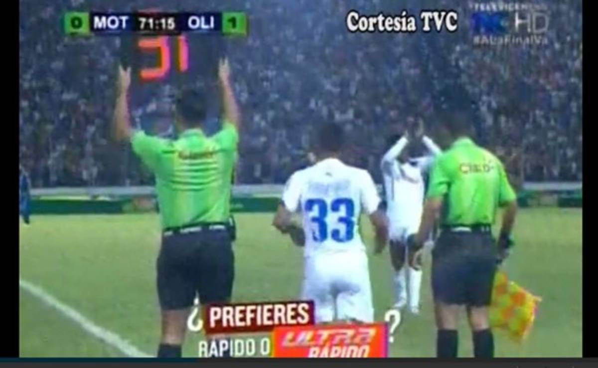 Entra Michael Chirinos y sale Michael Chirinos, solo jugó cinco minutos