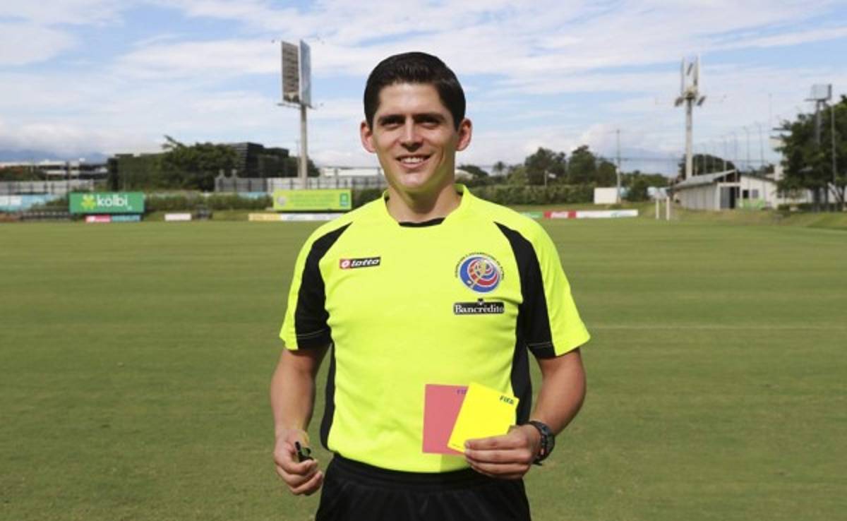 Costarricense Ricardo Montero pitará el Estados Unidos-Trinidad y Tobago