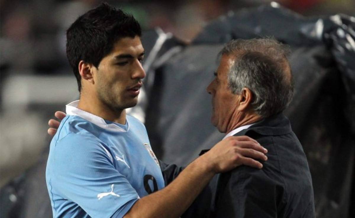 Barcelona iluminó a Suárez y lo potenció como jugador, dice DT Tabárez