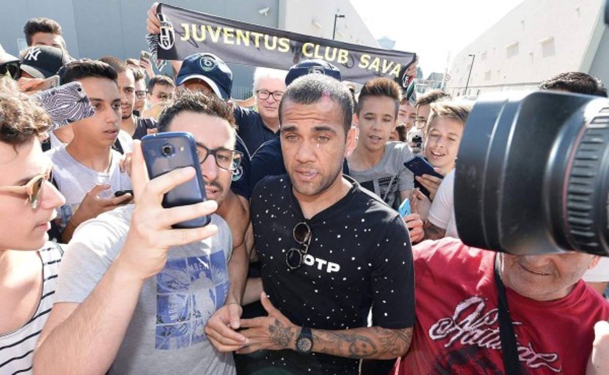 Alves sobre Messi: 'Sería un desperdicio de talento si dejara de jugar ahora'