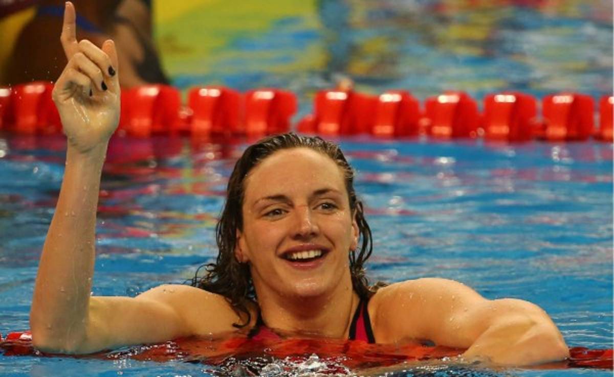 Nadadora de Hungría rompe récord mundial en los 200 metros