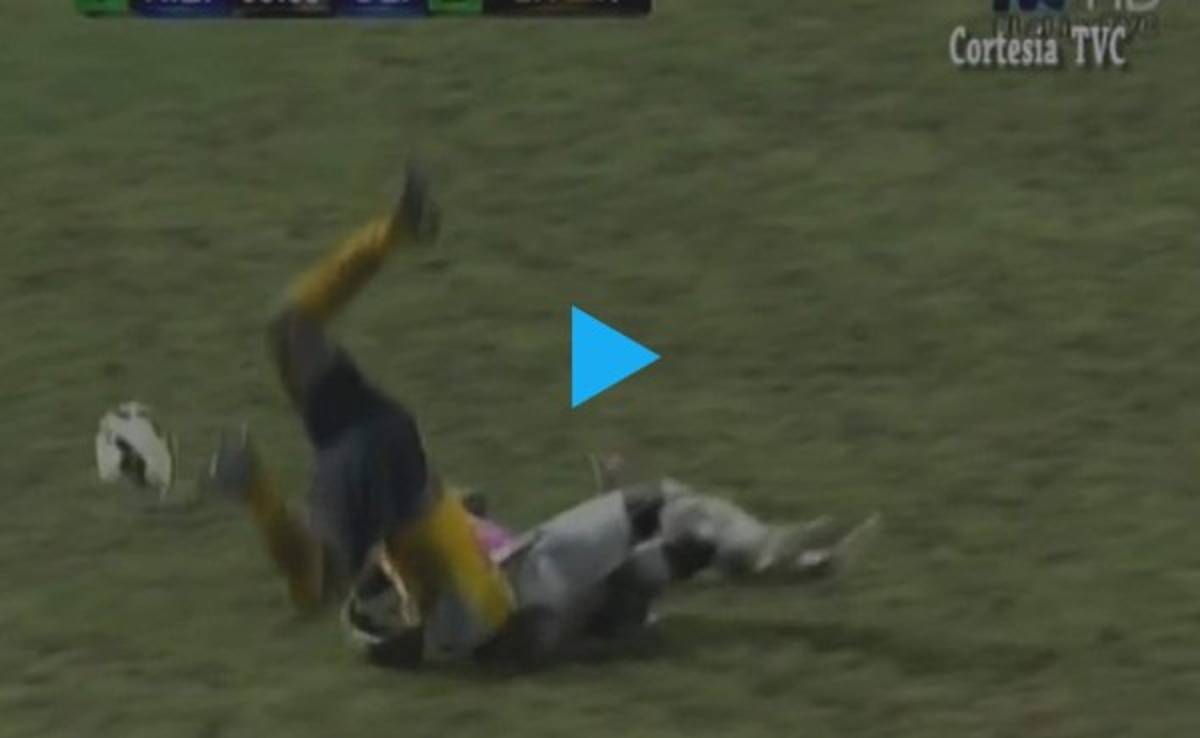 VIDEO: Espeluznante caída de Osman Chávez en el clásico Real España-Olimpia