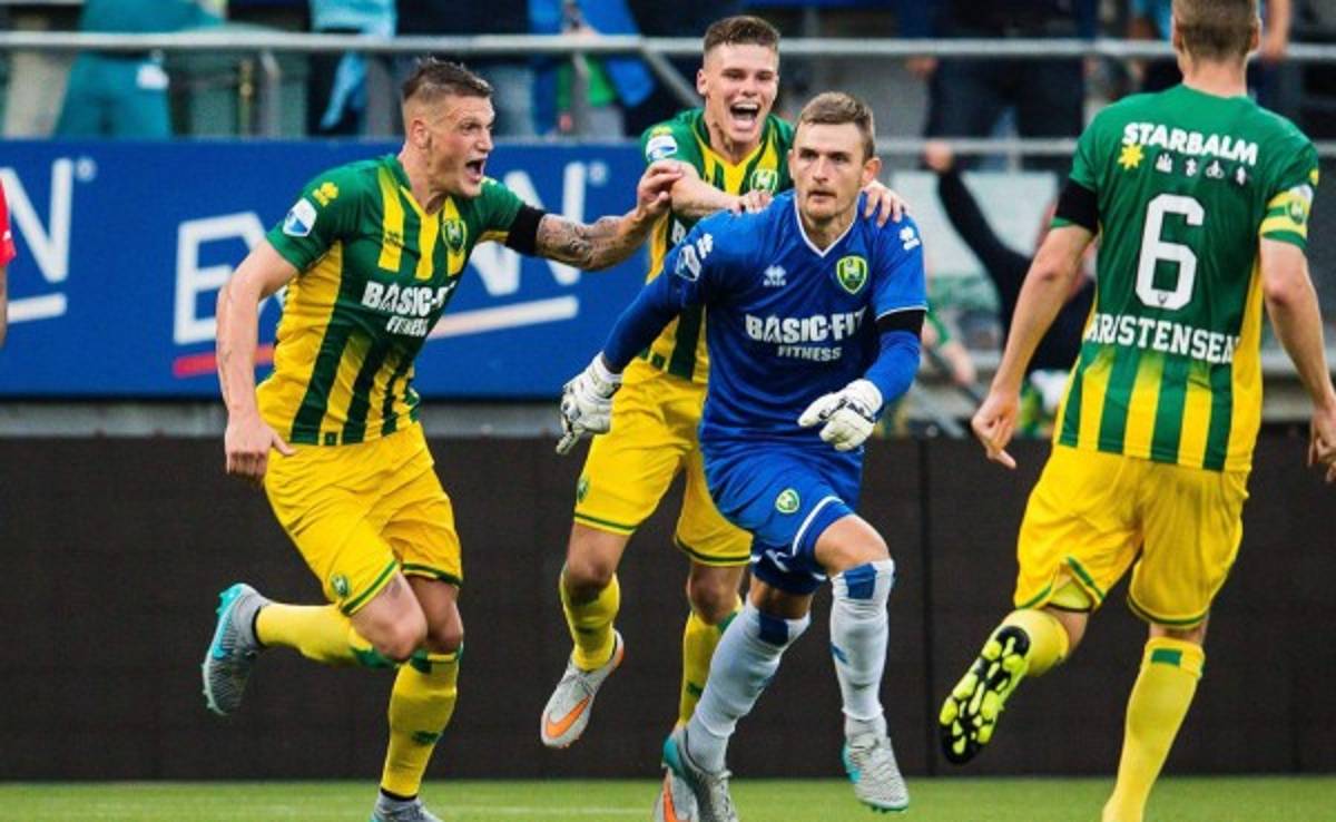 VIDEO: Portero en Holanda anota golazo al 90+5 y da empate a su equipo