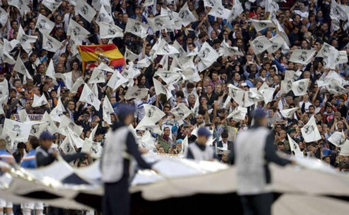 Real Madrid expulsa a 17 aficionados por cánticos contra Messi y Cataluña