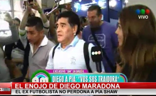 VIDEO: Maradona llama 'traidora' a periodista argentina en Brasil