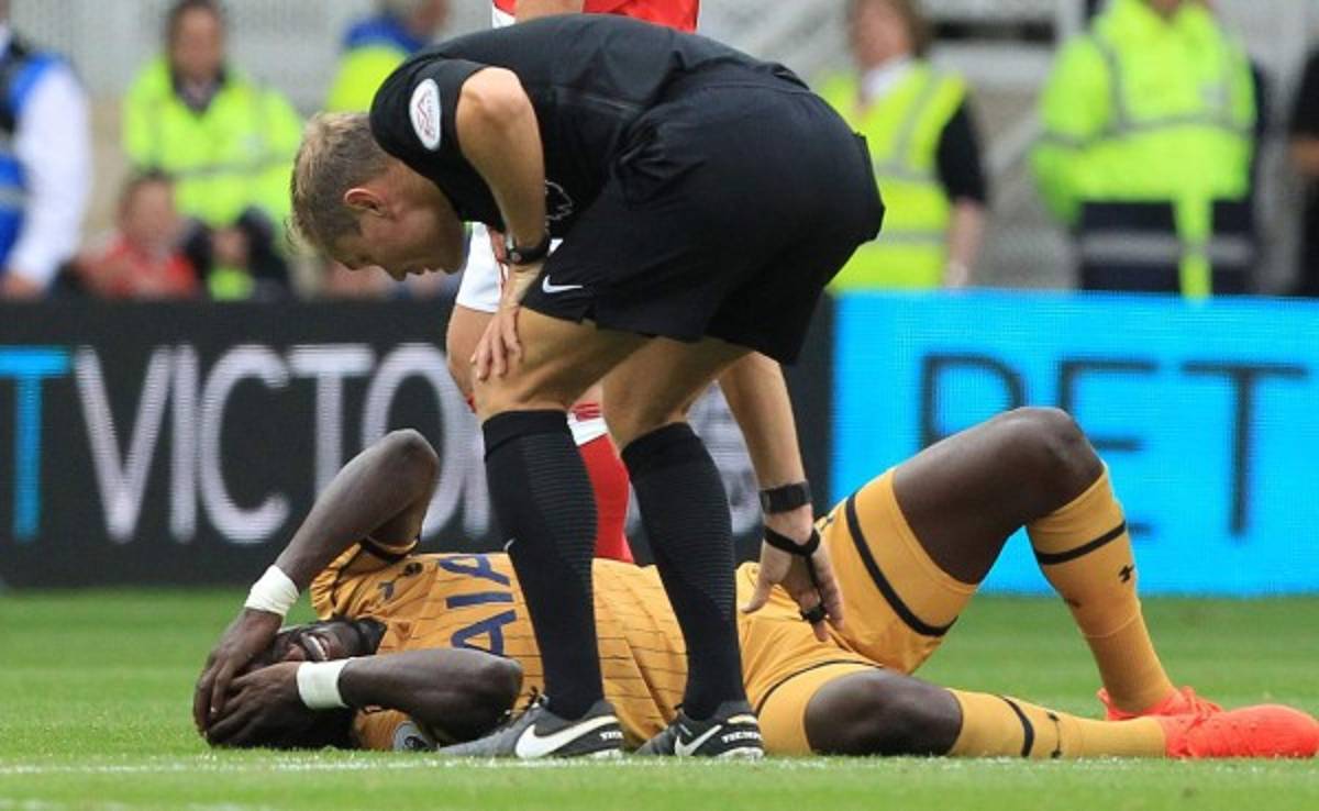Moussa Sissoko, con posible conmoción cerebral en Inglaterra