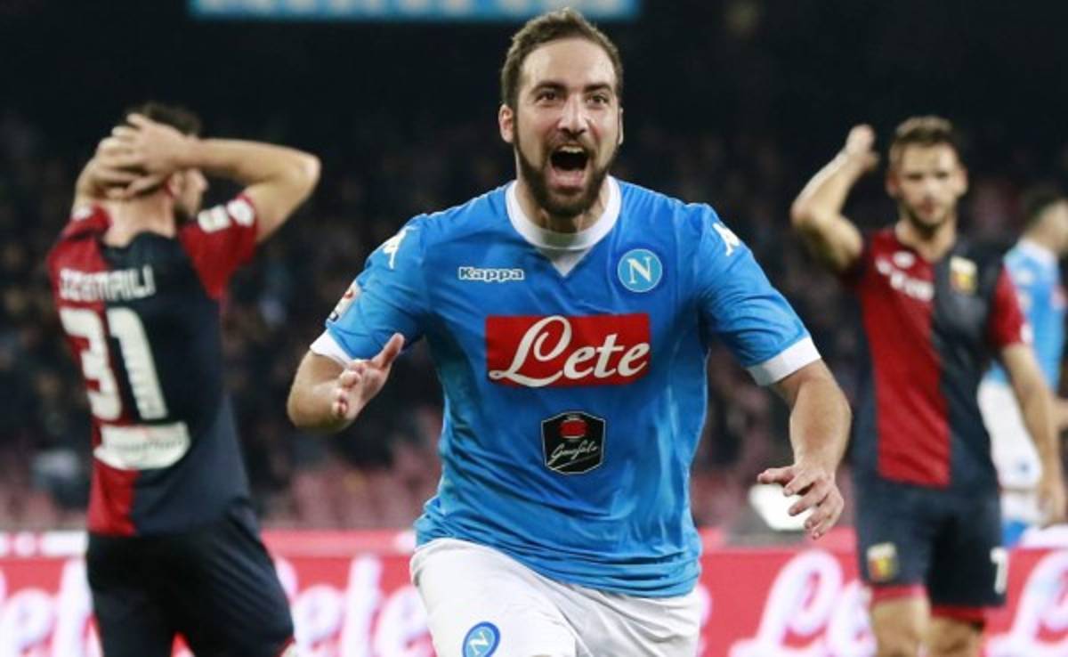 Higuaín marca doblete en el triunfo del Napoli ante el Génova