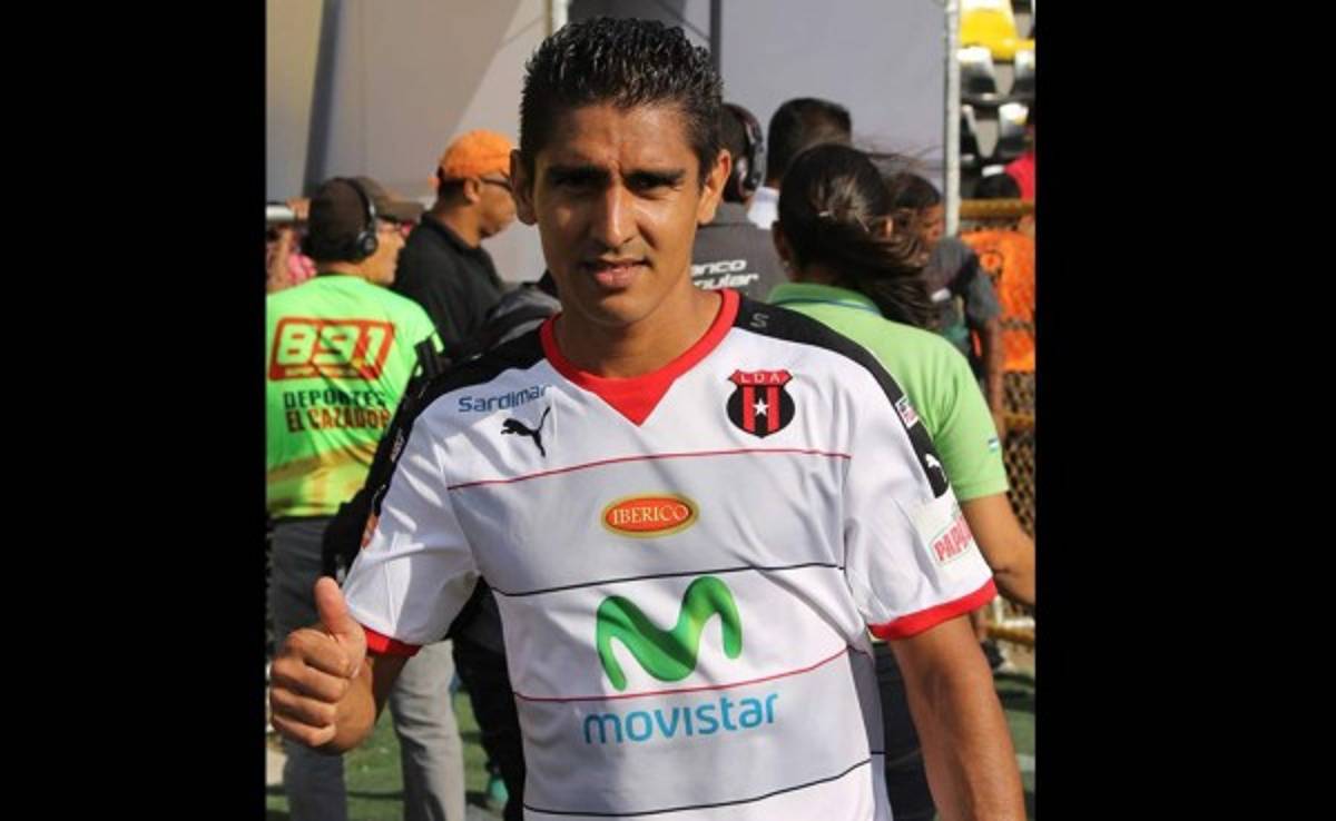 Jorge Claros sigue sumando minutos con la Liga Deportiva Alajuelense