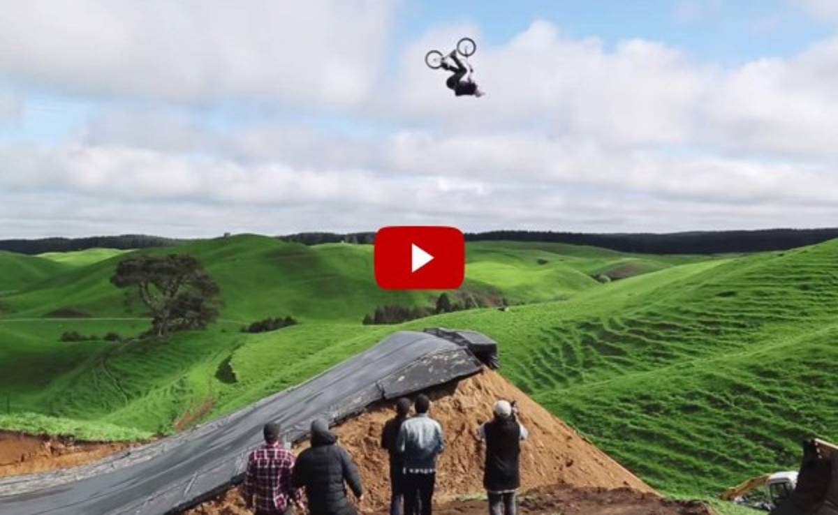 VIDEO: Realizan por primera vez salto mortal invertido con cuatro vueltas