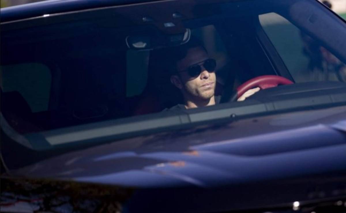 Autos sucios y nuevos 'looks': Así fue el regreso al trabajo de Messi y los futbolistas del Barcelona   
