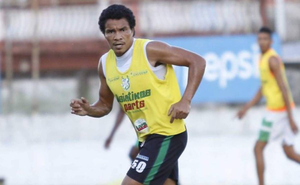 ¡Hondureño en lista! Futbolistas con más equipos en su carrera