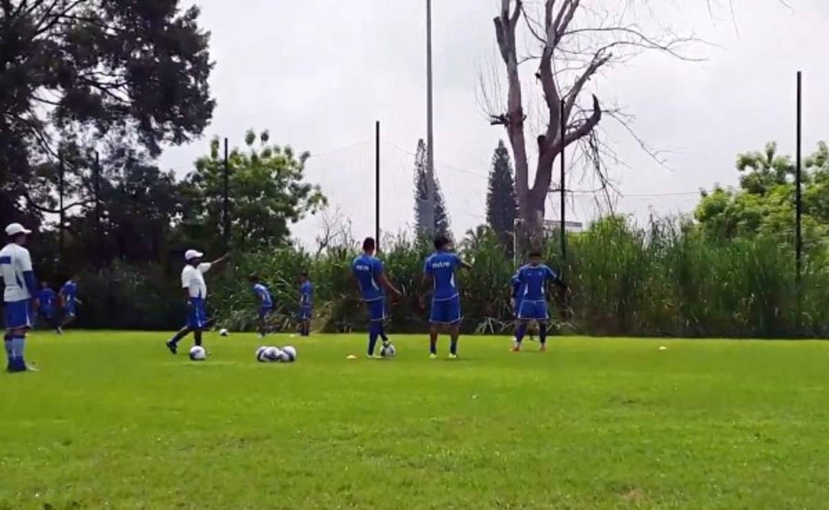 Ramón Maradiaga puso manos a la obra en El Salvador