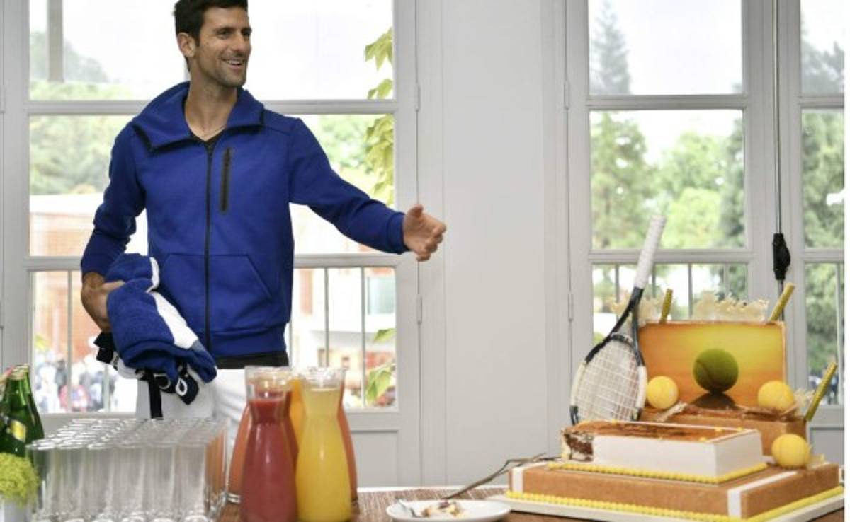 El impresionante pastel que le regalaron a Novak Djokovic en Francia