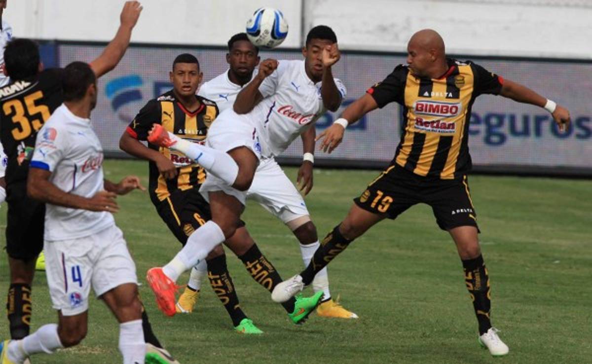 Real España amenazó con no presentarse al segundo tiempo ante Olimpia