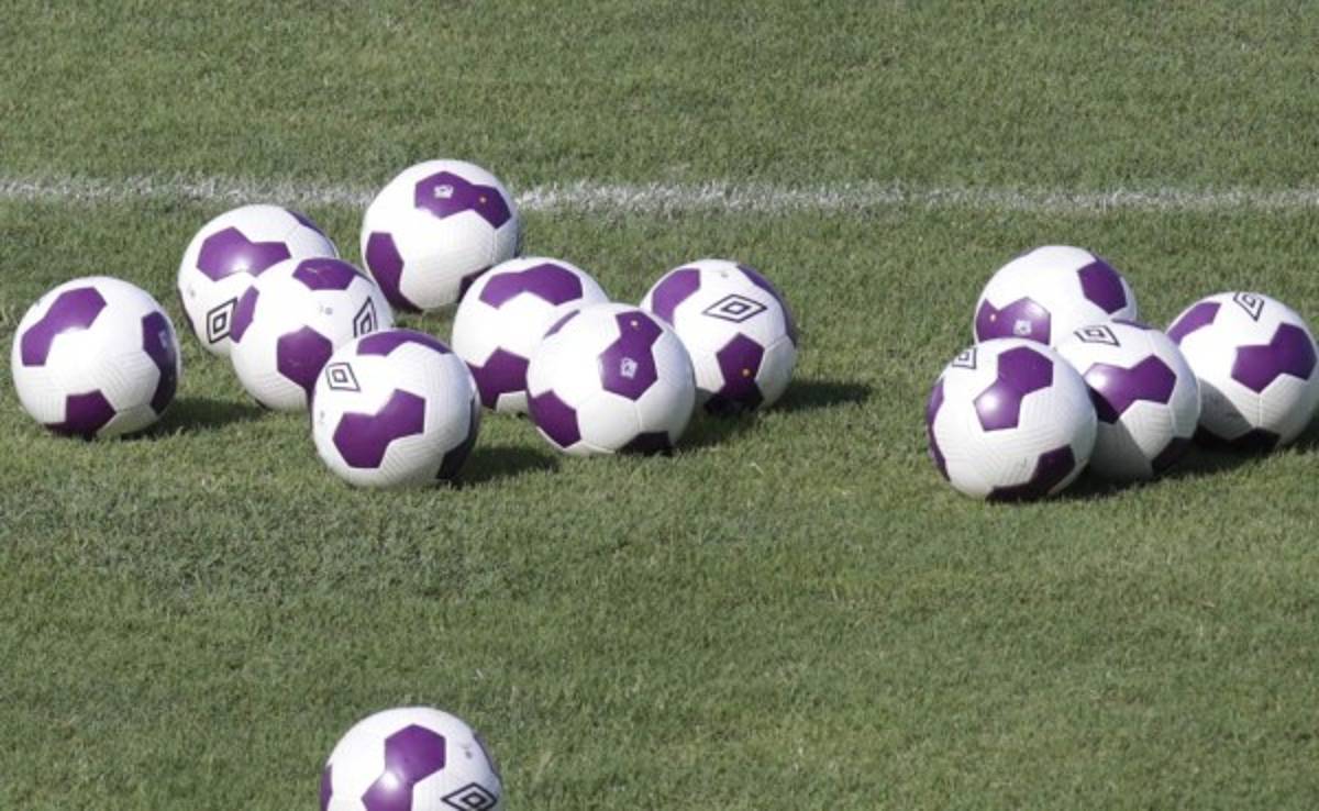 Honduras ya se prueba con la pelota Umbro Neo 150