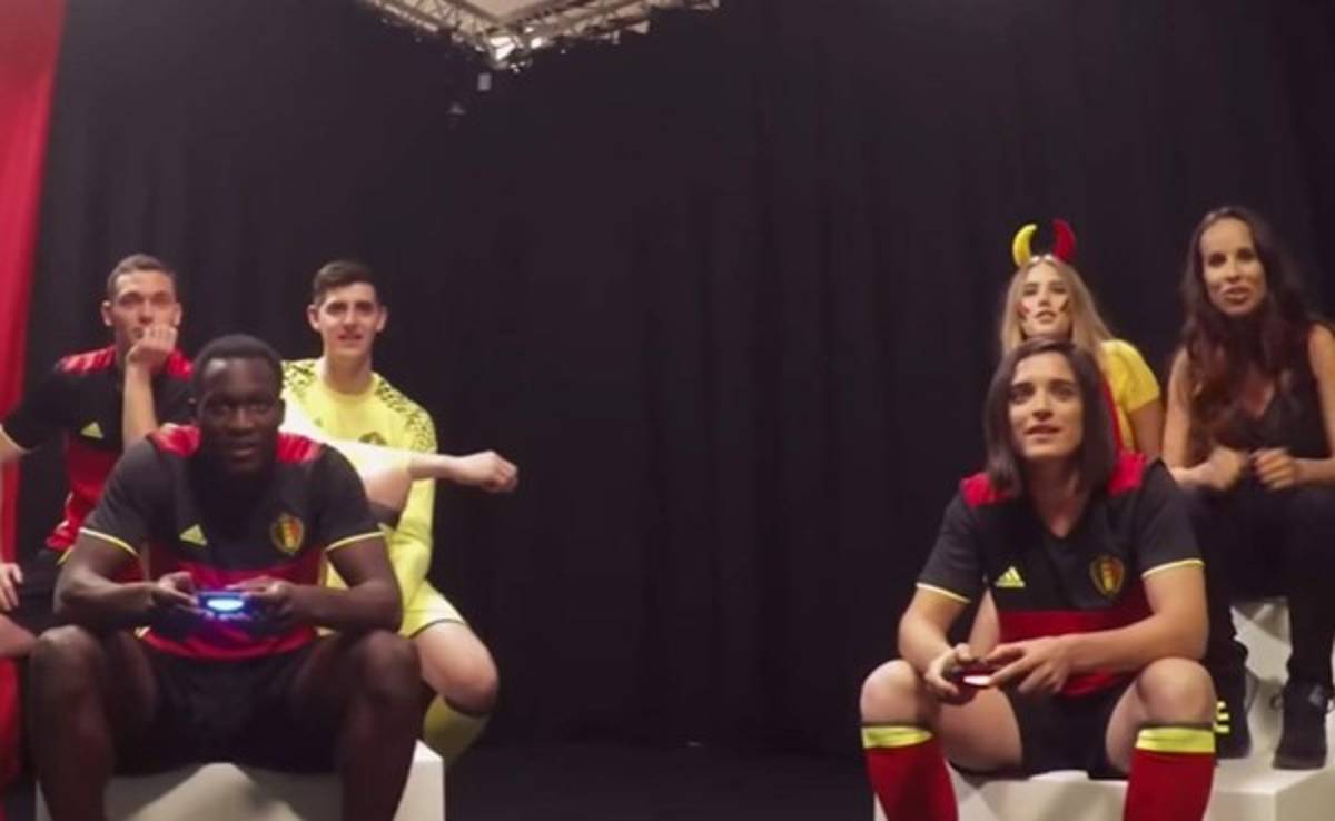 VIDEO: Romelu Lukaku pierde en el FIFA 16 contra una mujer