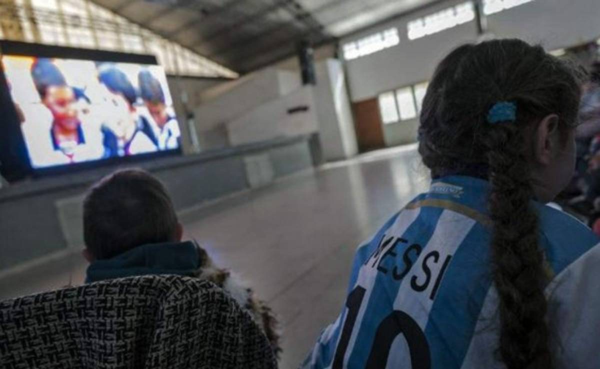 Escuela de Messi en Argentina se convirtió en cine para ver al crack