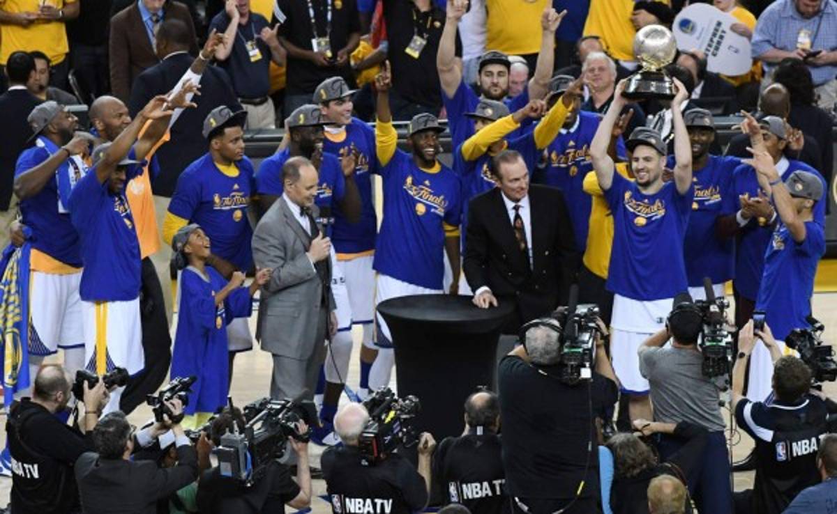 Warriors clasifican a la final de la NBA tras vencer al Thunder