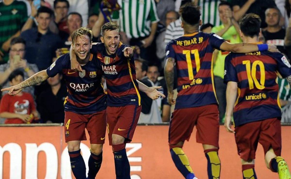 Barcelona derrota al Real Betis y sigue líder en la Liga de España