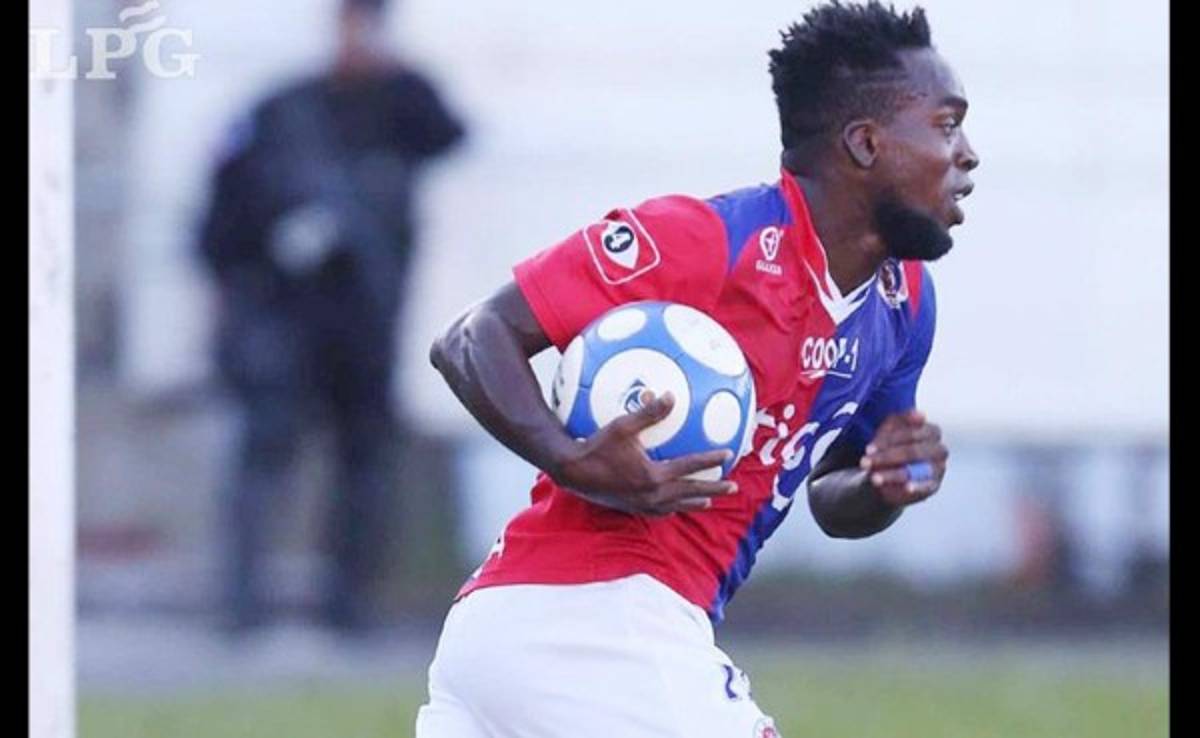 'Pery' Martínez guía con doblete al FAS y acarician la final en El Salvador