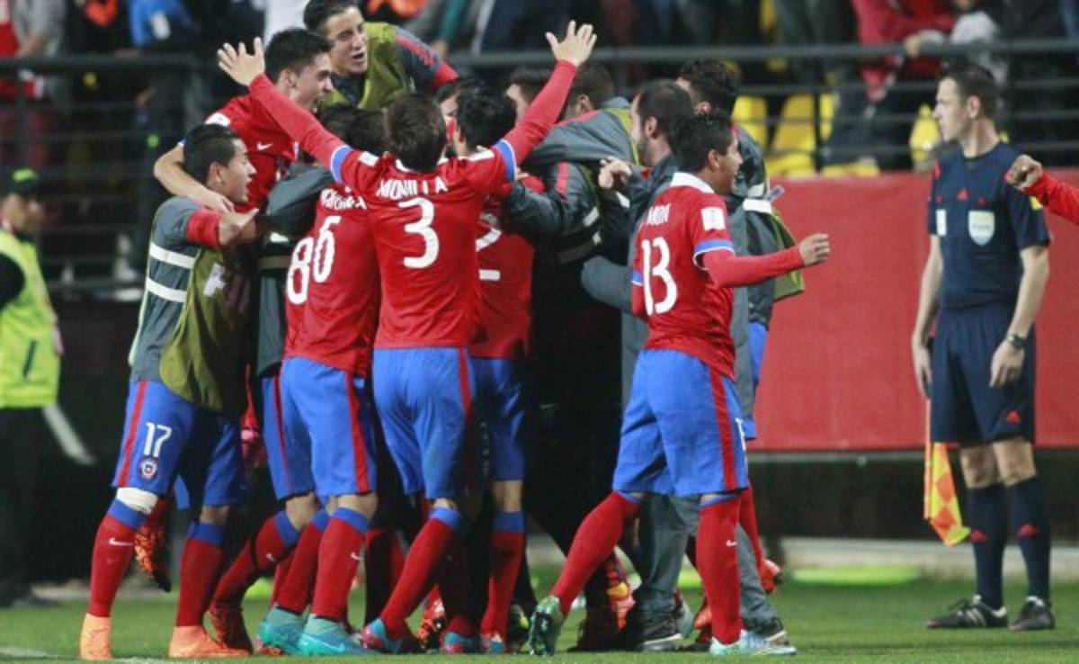 Chile elimina con goleada a EE.UU. y queda a un paso de octavos