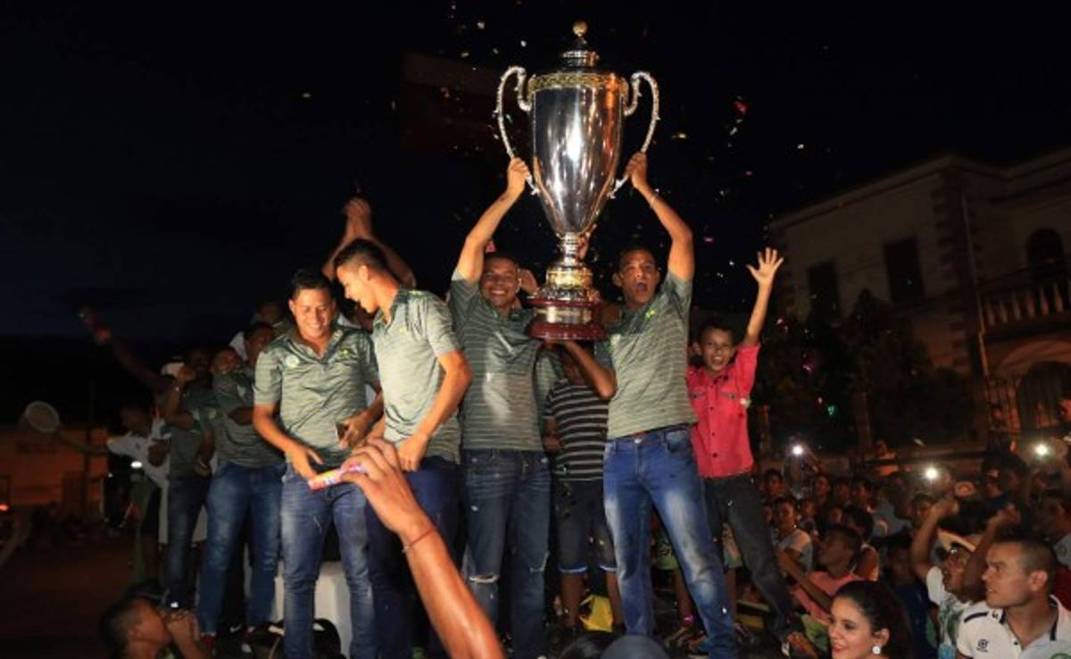 Juticalpa FC celebra con caravana título de la Copa Presidente