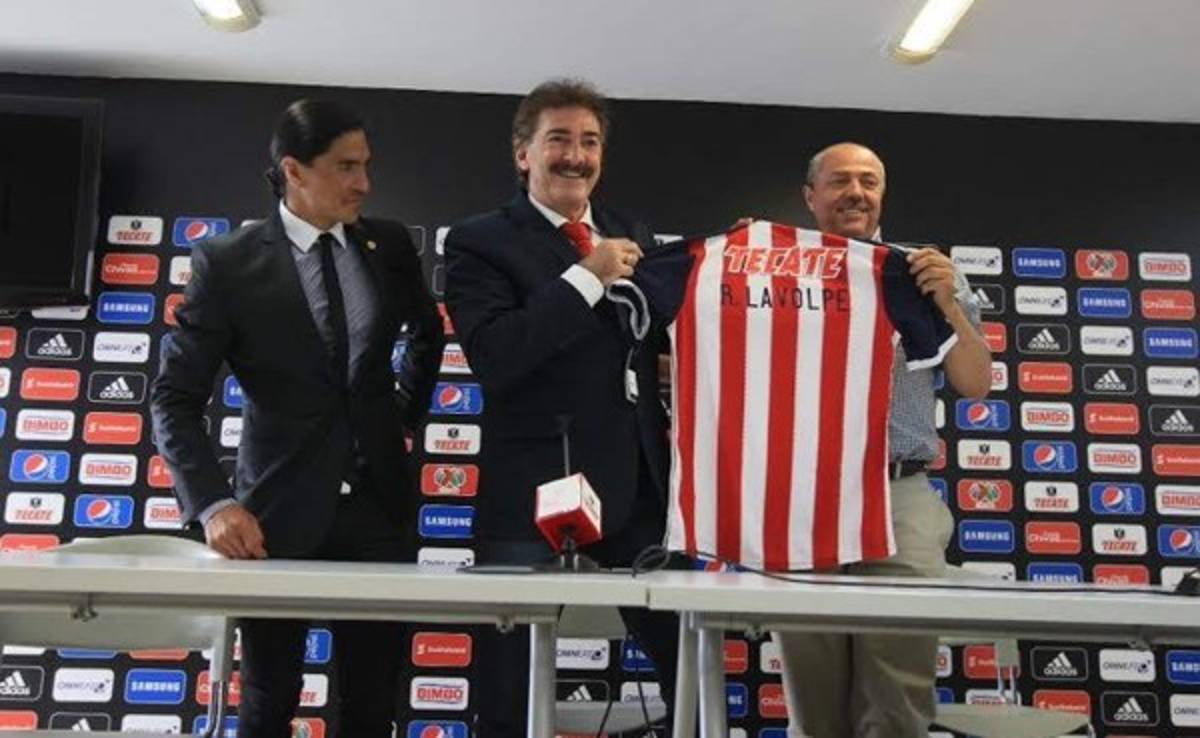 Chivas de Guadalajara presenta a La Volpe como nuevo entrenador