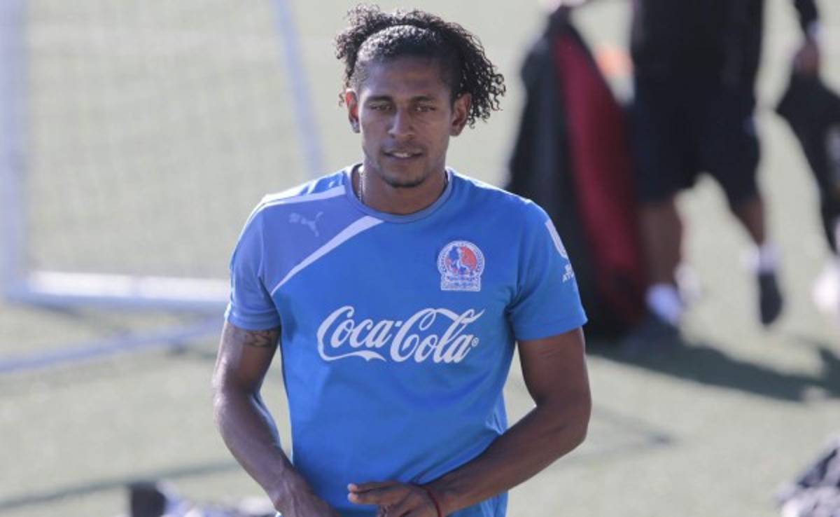 Carlo Costly no pudo debutar ante Motagua