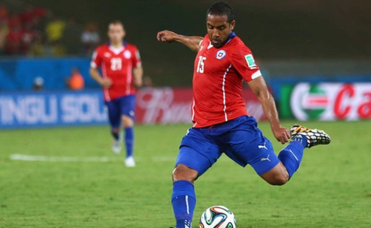 Jugador chileno Jean Beausejour ficha por Colo Colo