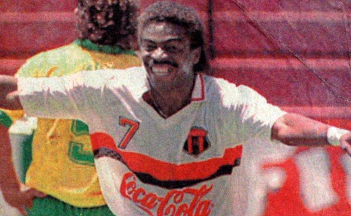 Los jugadores hondureños que han vestido la camiseta de Liga Deportiva Alajuelense