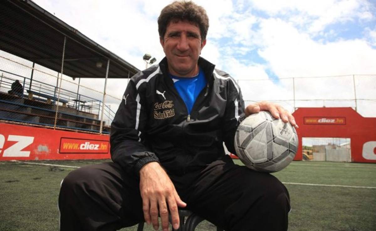 Héctor Vargas se apoderó del banquillo del Olimpia