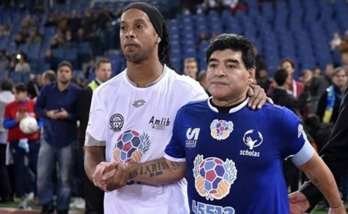 Maradona, Ronaldinho, Totti, Verón y Cafu se exhiben en Roma por la paz