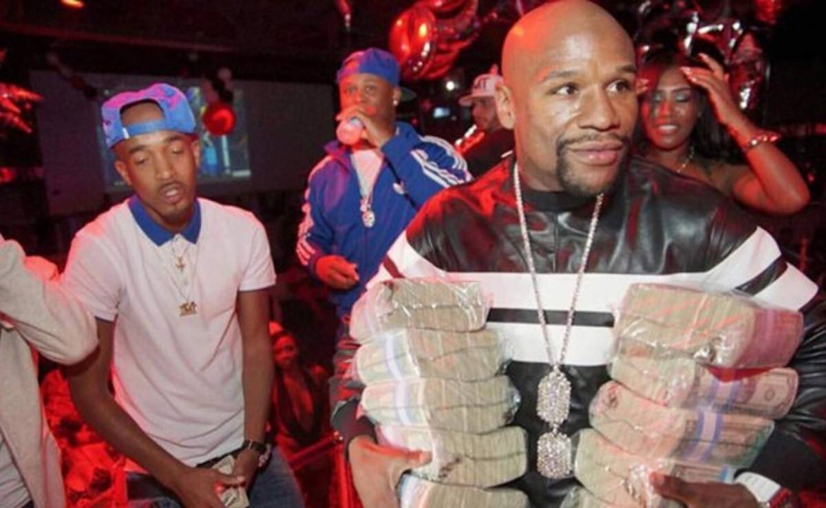 Mayweather ingresó a una fiesta ¡con 50 mil dólares en sus manos!