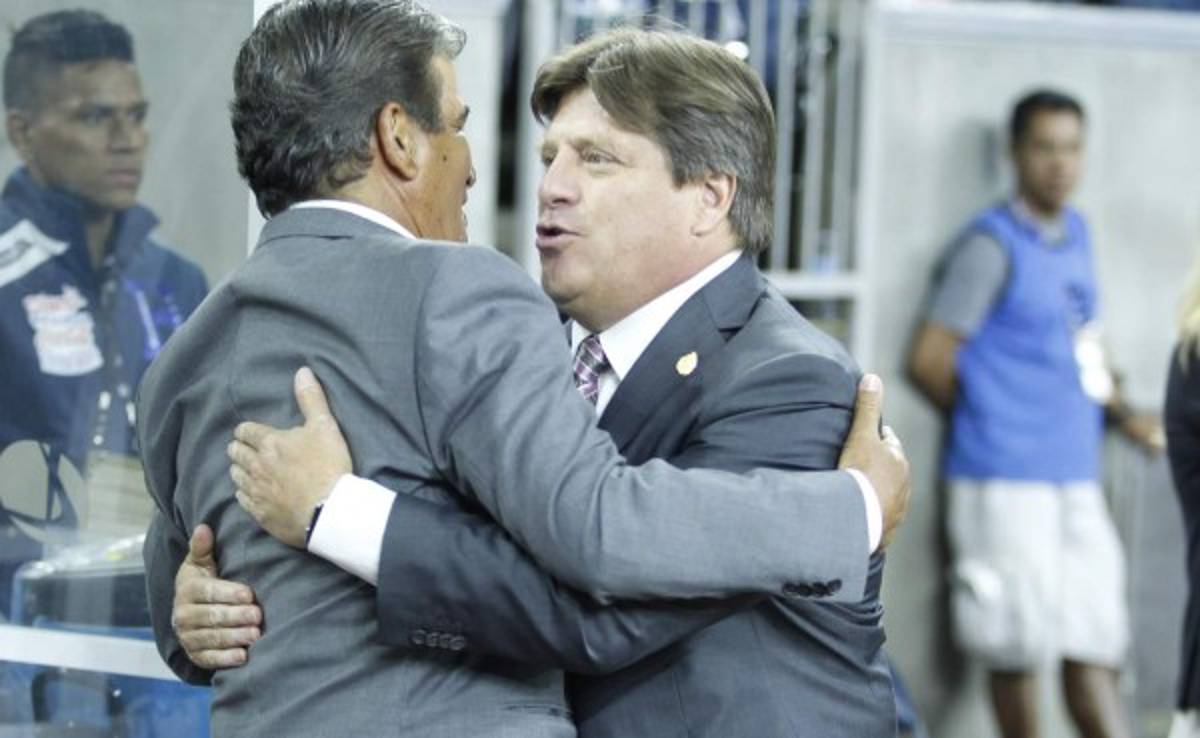 'Piojo' Herrera: 'Tantas patadas.. nos exponemos con estos arbitrajes'