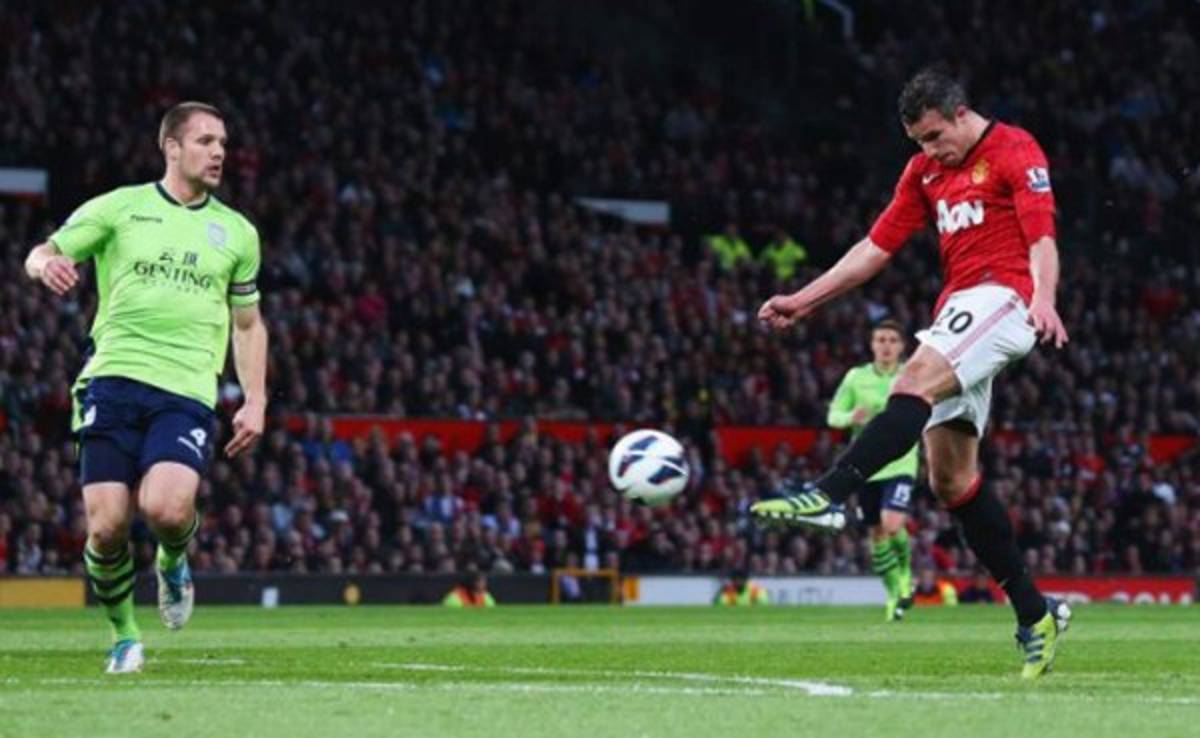 VIDEO: La volea de Van Persie elegida como el mejor gol en la historia de la Premier