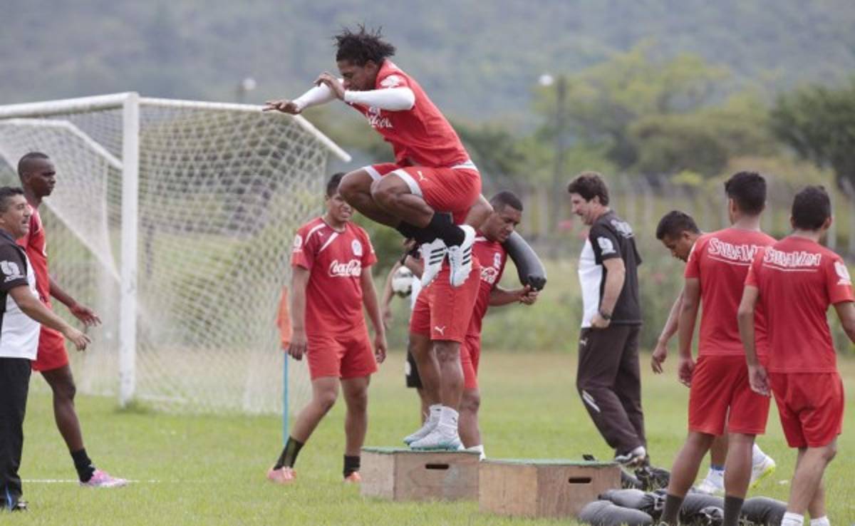FOTOS: Costly se prepara al máximo para debut con Olimpia