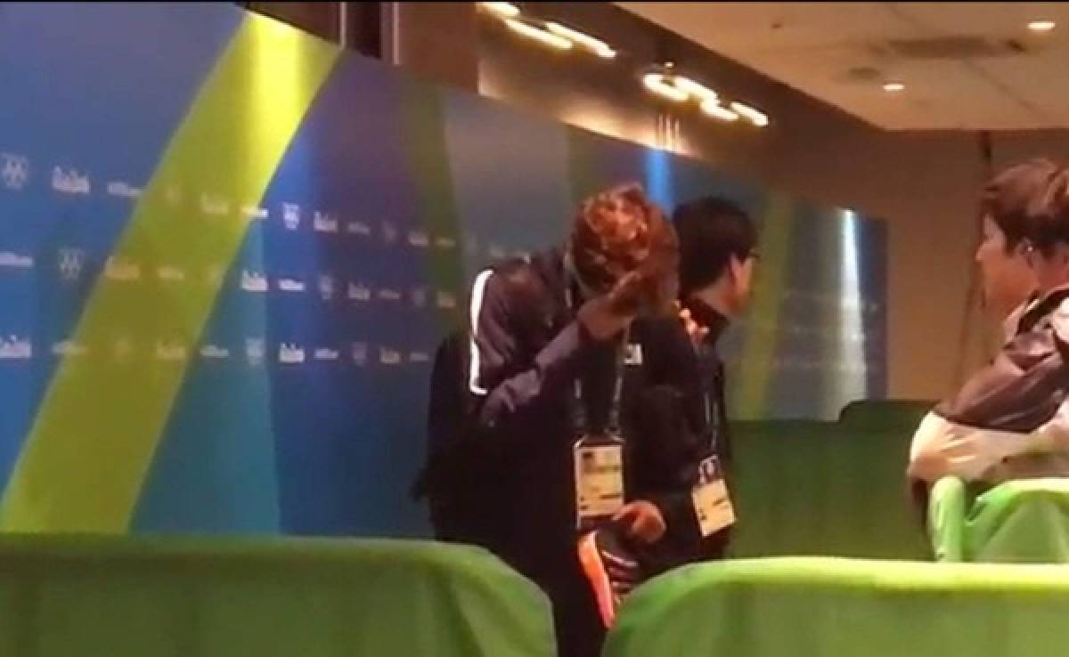 CONMOVEDOR: Video de coreano llorando tras la derrota contra Honduras