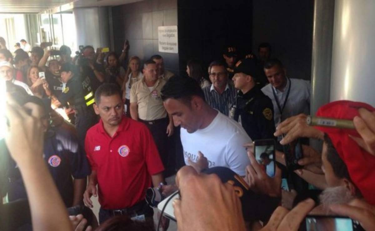 Locura por Keylor Navas a su llegada a Costa Rica