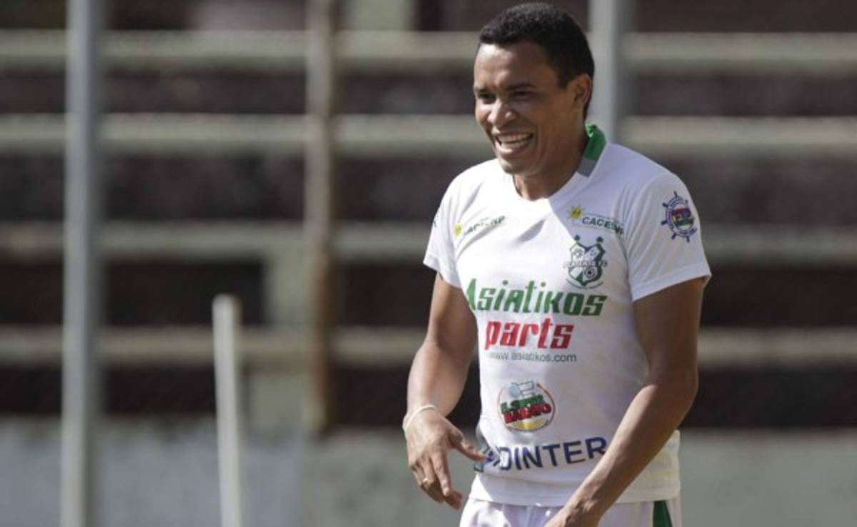 Rambo de León se presenta a los entrenamientos del Platense