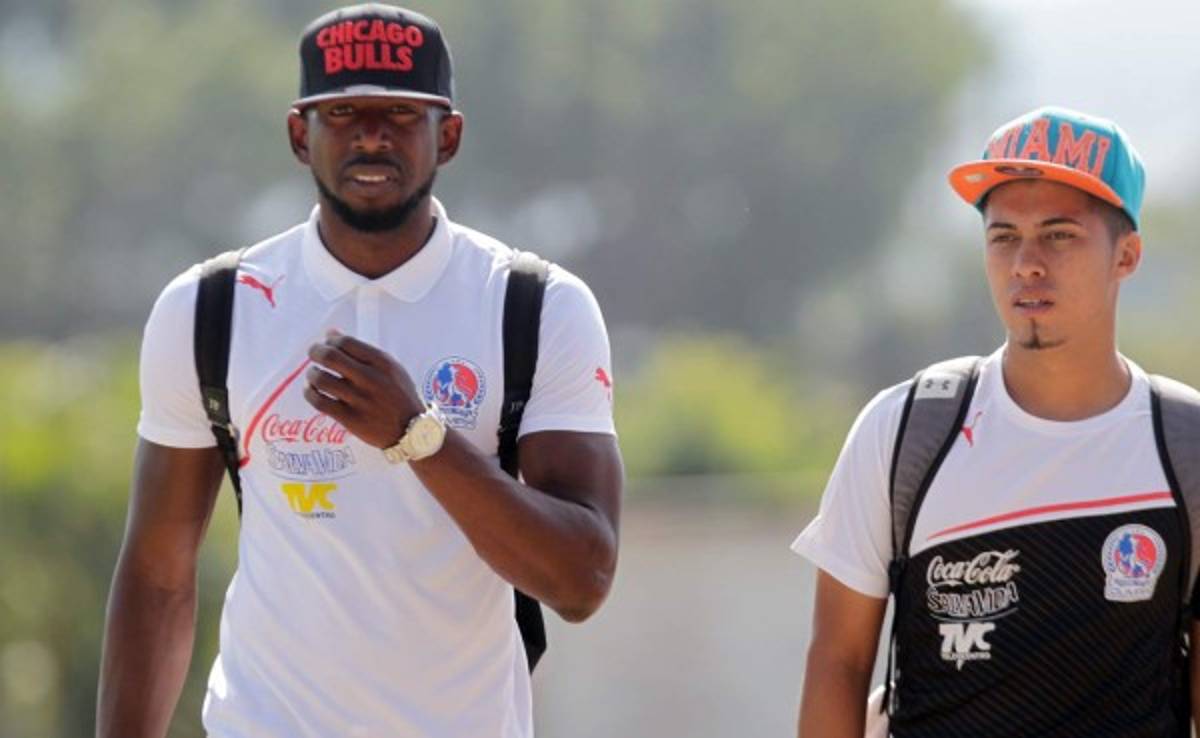 Johnny Palacios sería titular con Olimpia ante el Vida