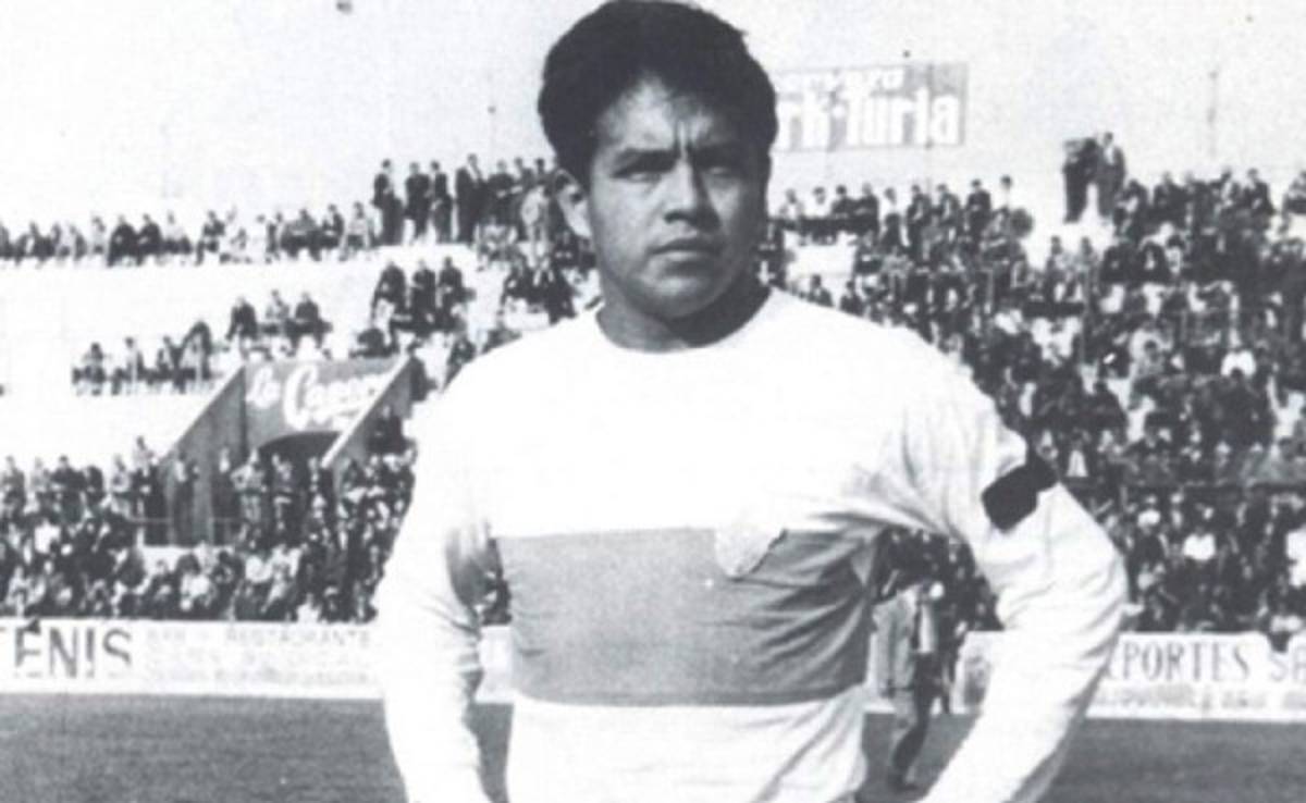 José Enrique 'La Coneja' Cardona marcó el primer gol nocturno en el estadio Azteca  