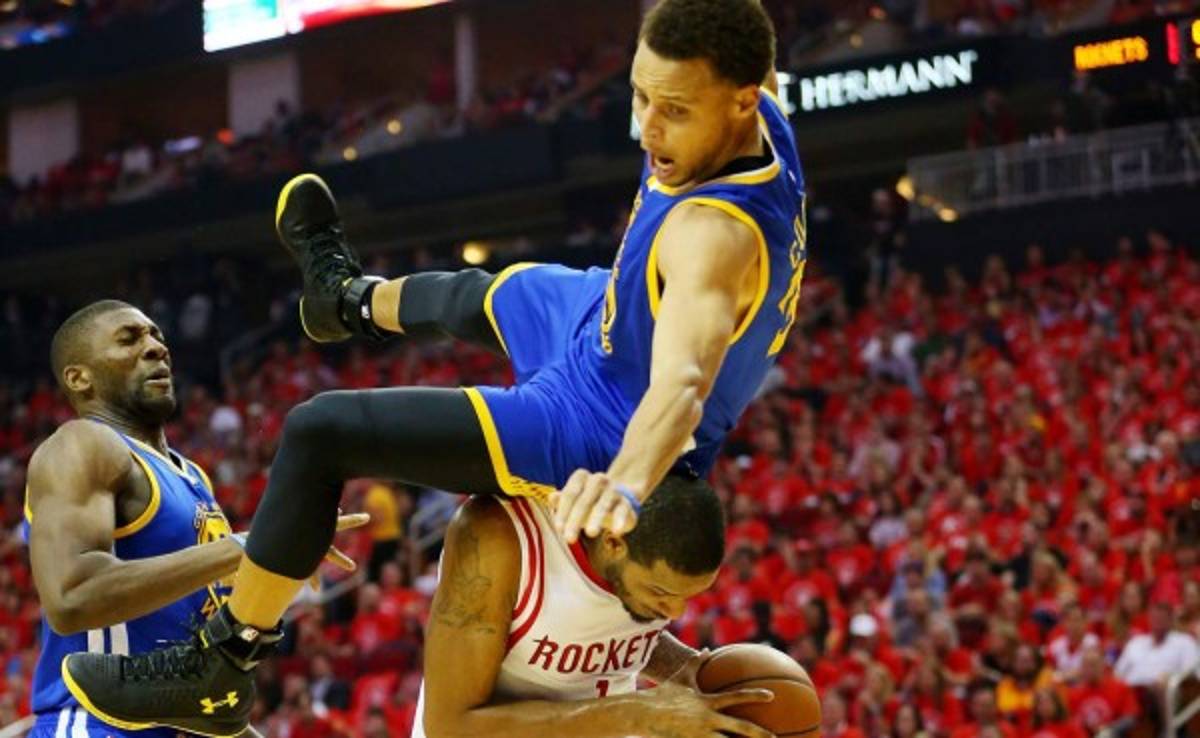 Violenta caída del MVP de la NBA ante los Rockets