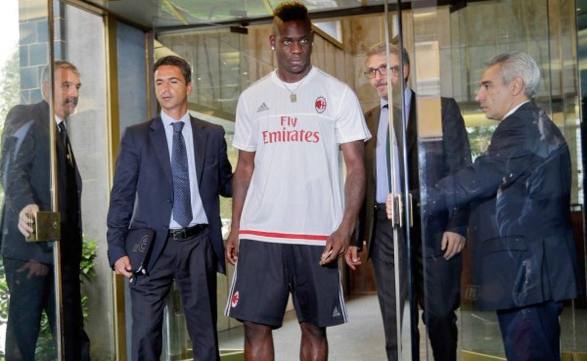 Balotelli acepta seguir un código de conducta especial para jugar en el Milan