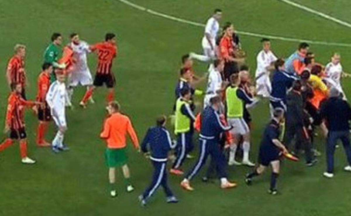 VIDEO: Juego entre Shakhtar y Dinamo acaba en batalla campal de jugadores