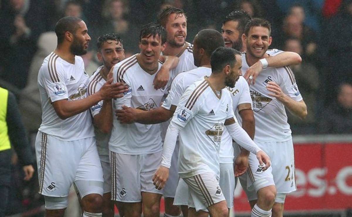 Swansea City supera 3-1 a un Liverpool con la mente en la Europa League