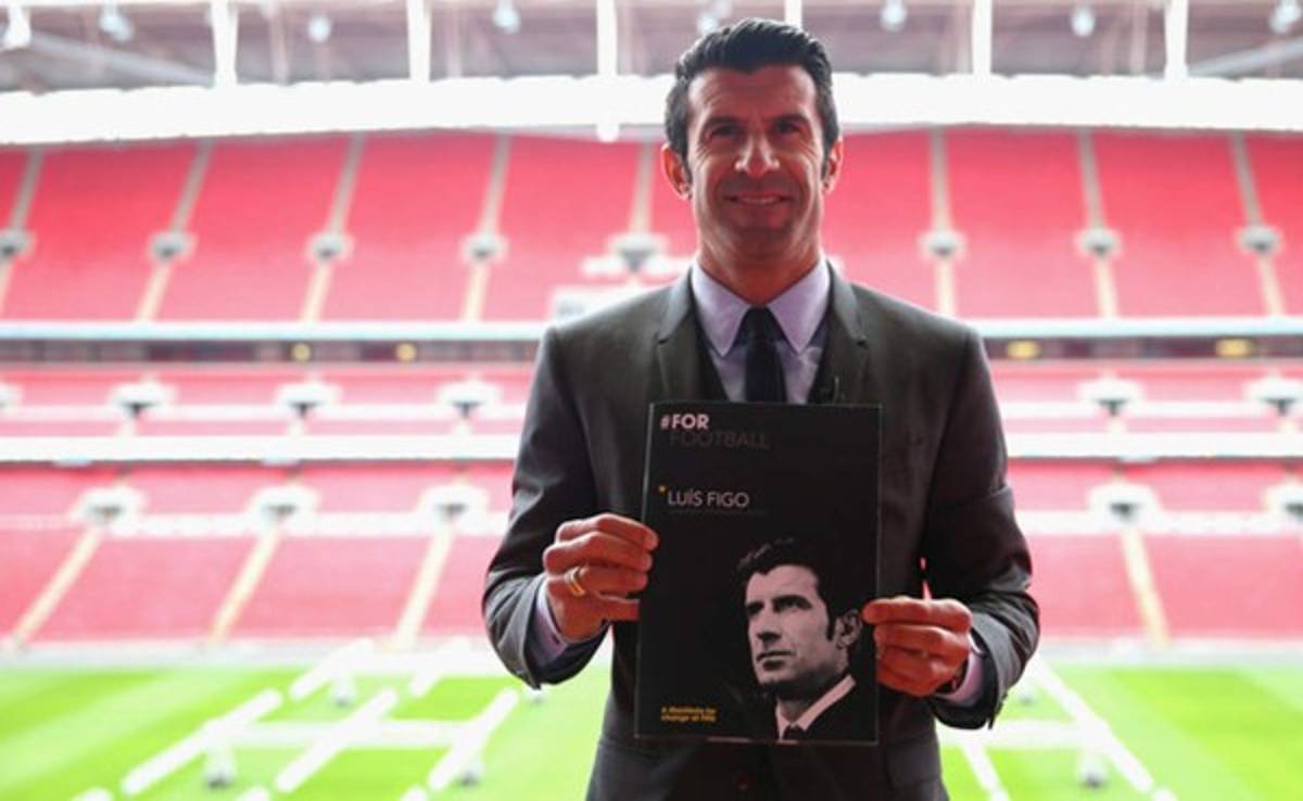 Luis Figo se retira de la carrera a la presidencia de la FIFA