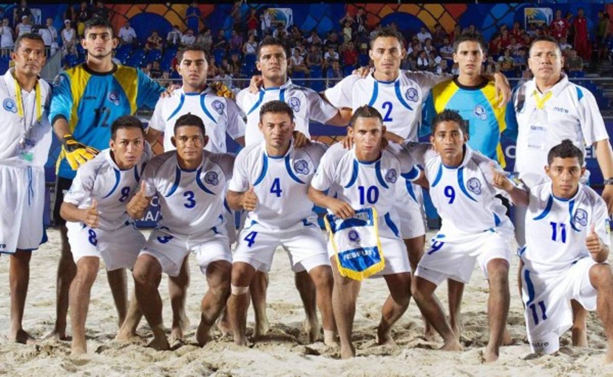 El juego eliminatorio El Salvador-Honduras compite con el fútbol playa