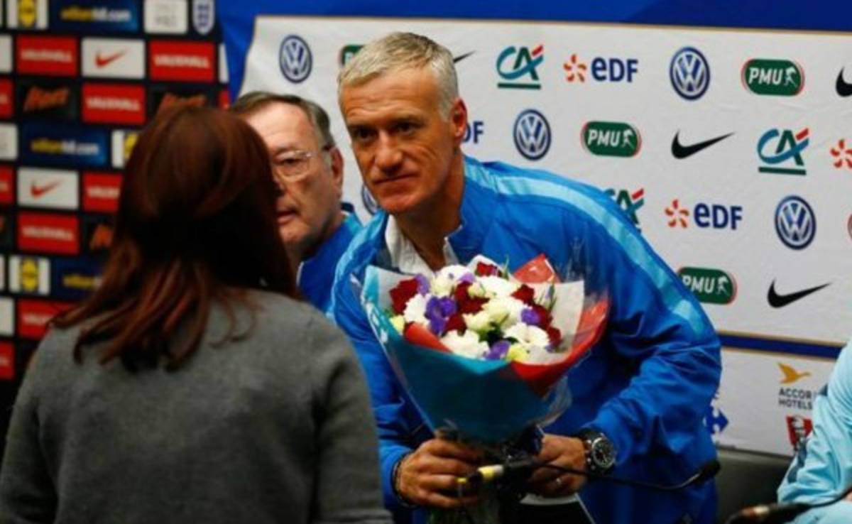La prensa británica regala un ramo de flores a la selección francesa