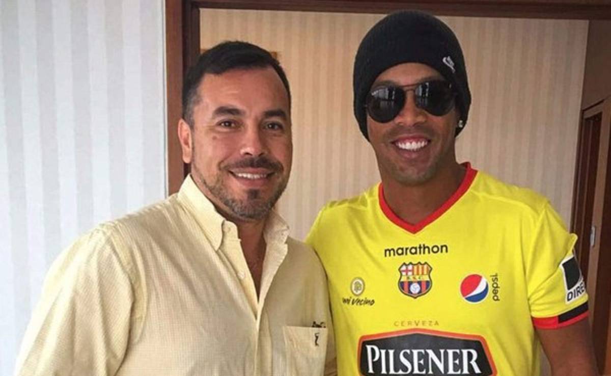 Ronaldinho está terminando su carrera como 'show man'
