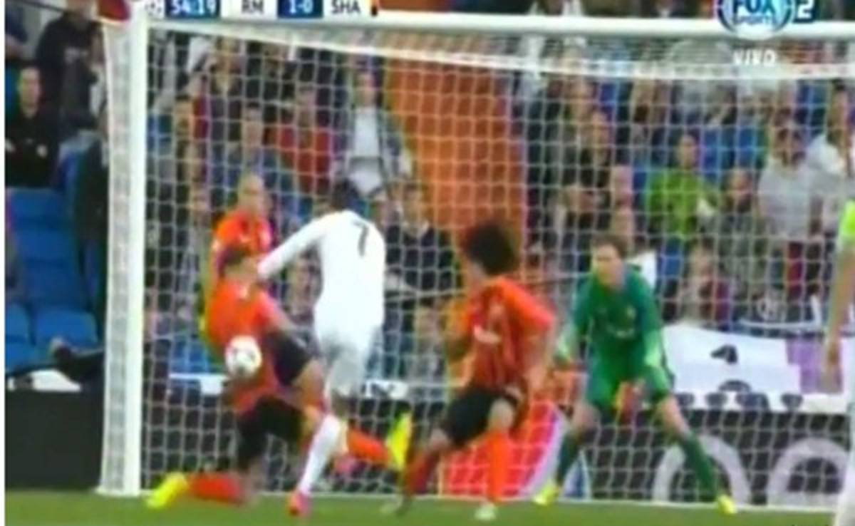 VIDEO: Árbitro inventa penal y Real Madrid anotó el 2-0